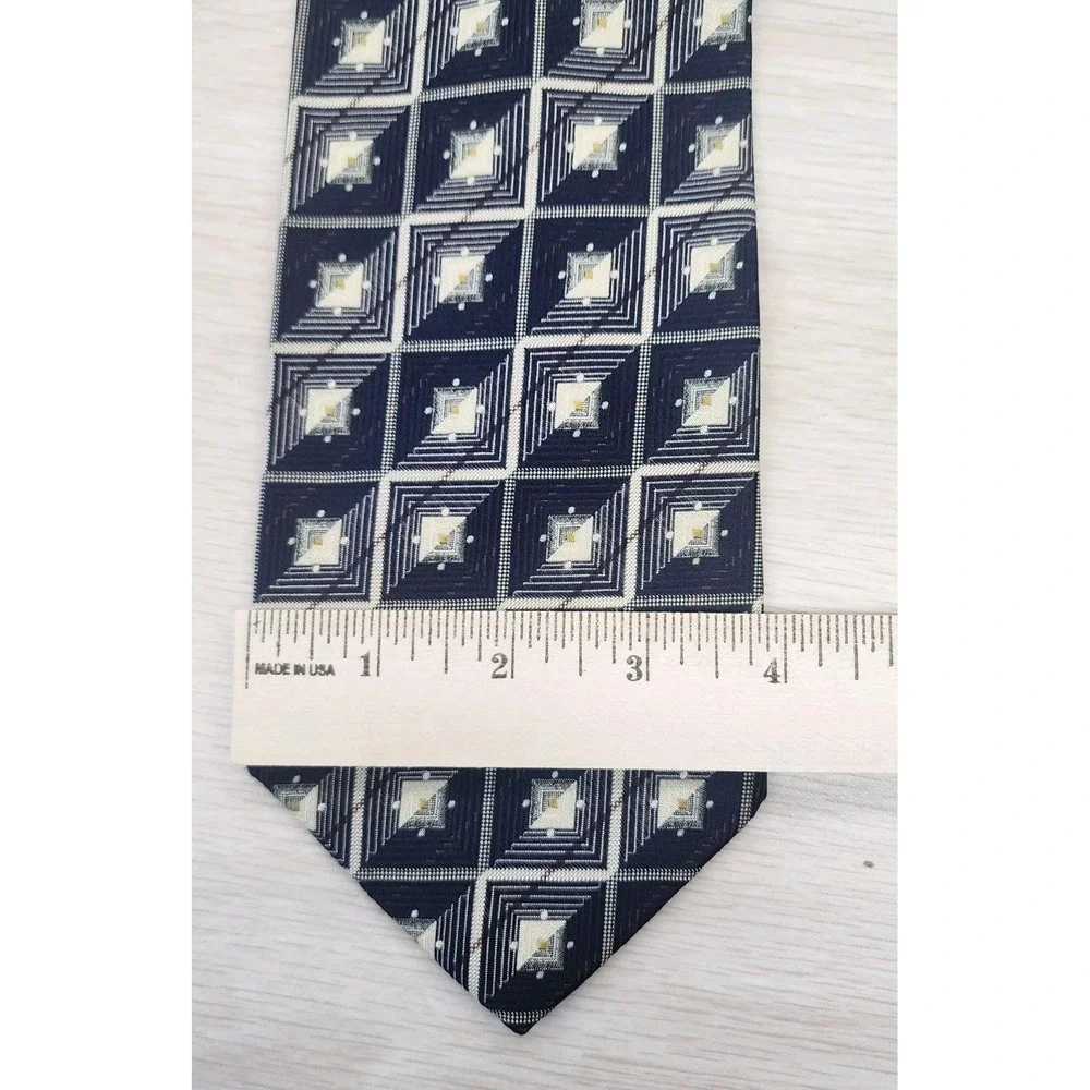 Hugo‎ Boss BOSS 100% Silk Tie Italy Navy Blue Geometric Square Pattern Designer